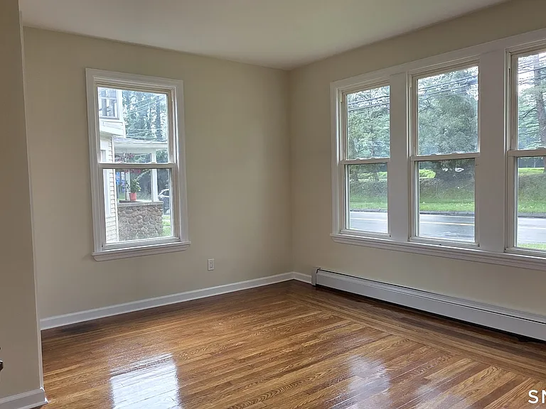 782 Center St — Photo 12