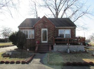 406 W Main St, Crossville, IL 62827