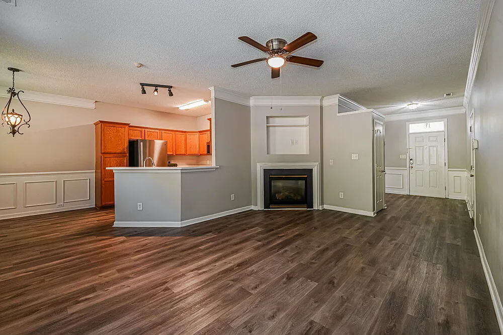 3 bed, 2.0 bath, 1197 sqft, $1,940 — Photo 4