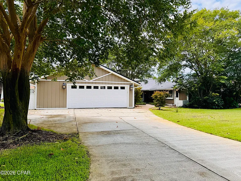 916 Cobia Dr — Photo 3