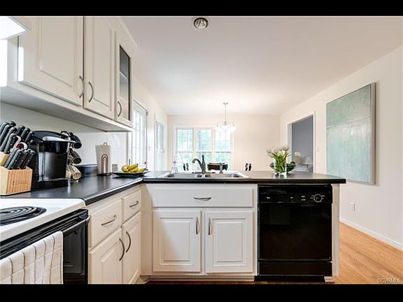 5th image of 8571 Woodlake Dr
