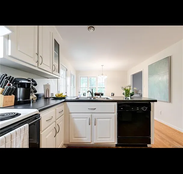 8571 Woodlake Dr — Photo 3