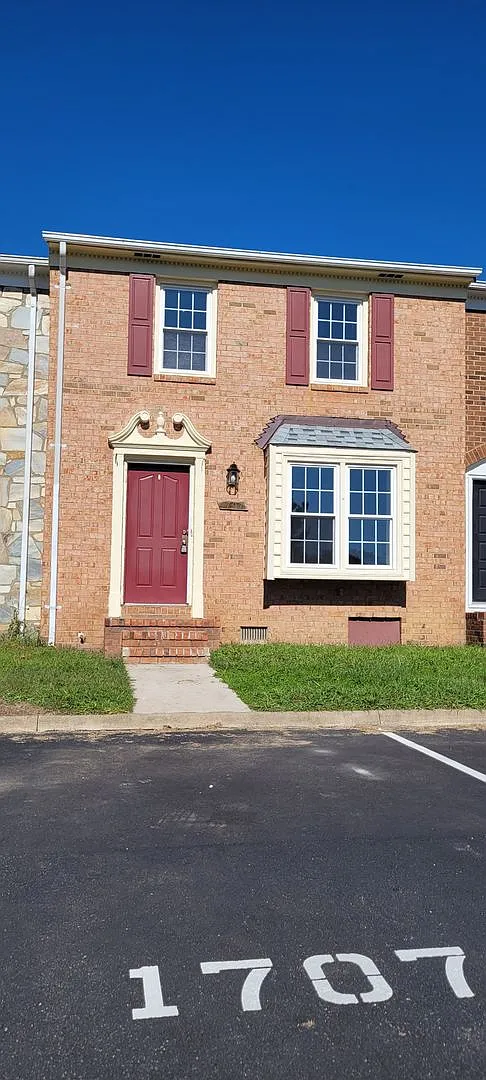 1707 Meadow Dr photo 1