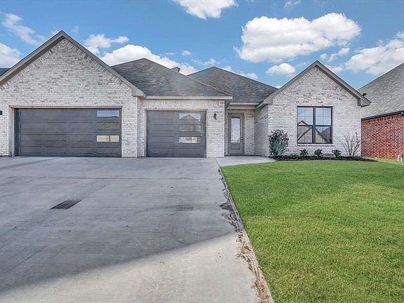 2nd image of 3919 NE Shenandoah Dr
