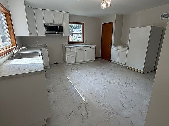 4th image of 700 3rd St