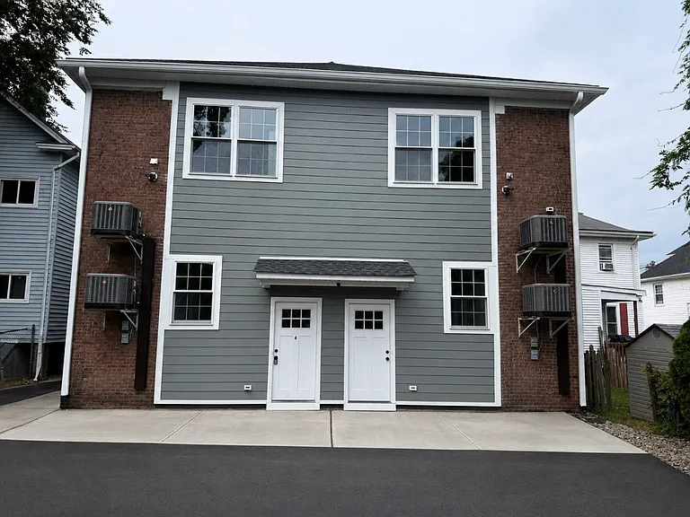 160 Main St #4 — Photo 34