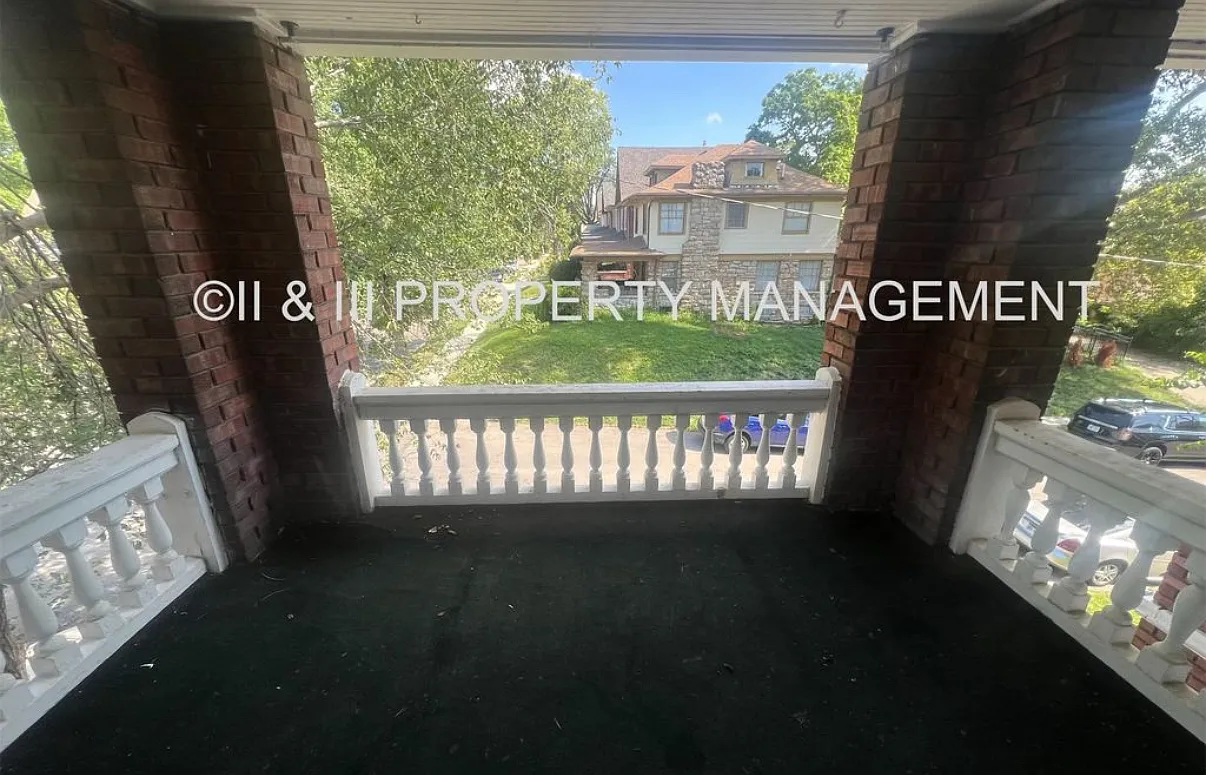 221 West 37th St Apt 1W - 1 — Photo 2