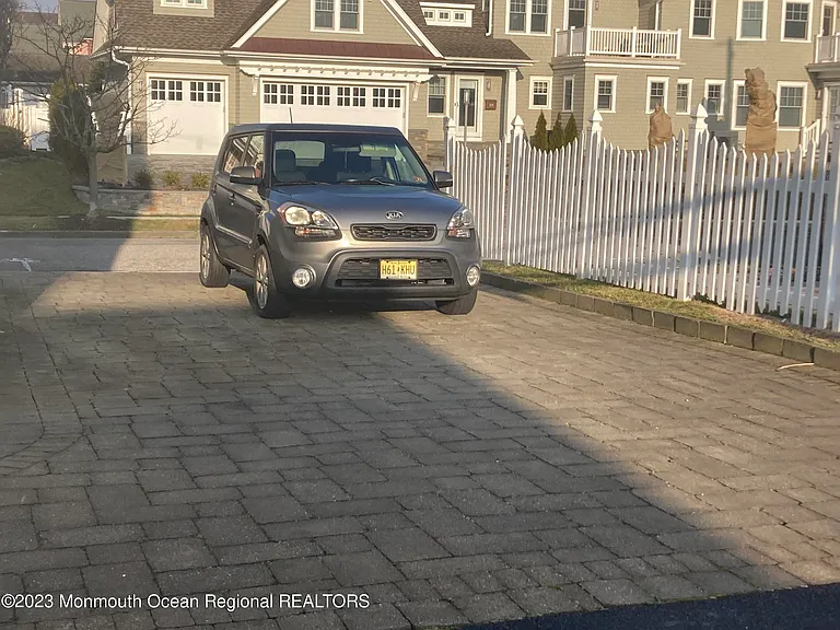114 7th Ave — Photo 40