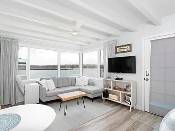 5th image of 2613 Mission Blvd APT 14