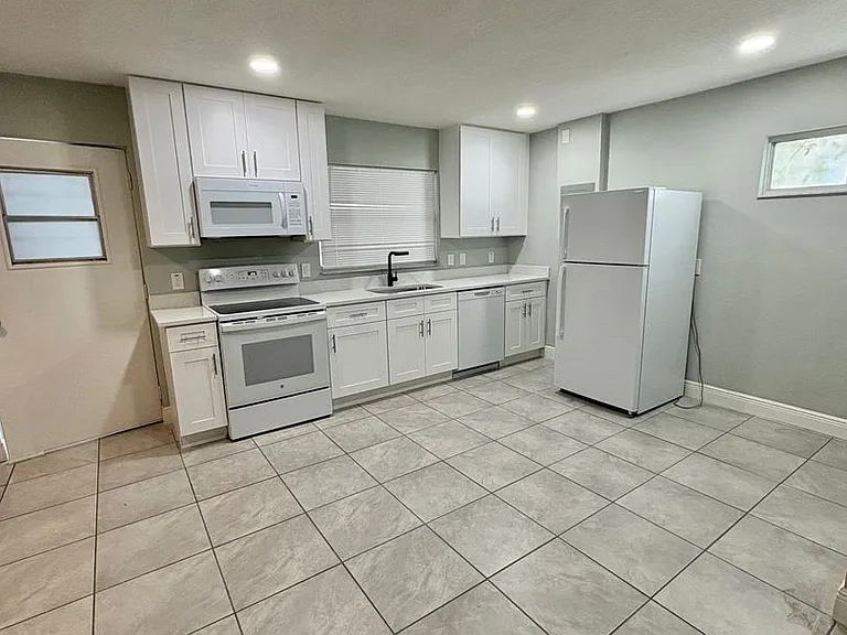 1395 Neptune Rd #B — Photo 8