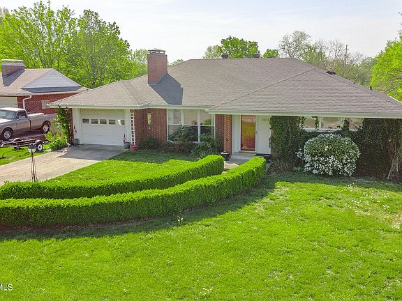 5th image of 1404 Dixon Dr