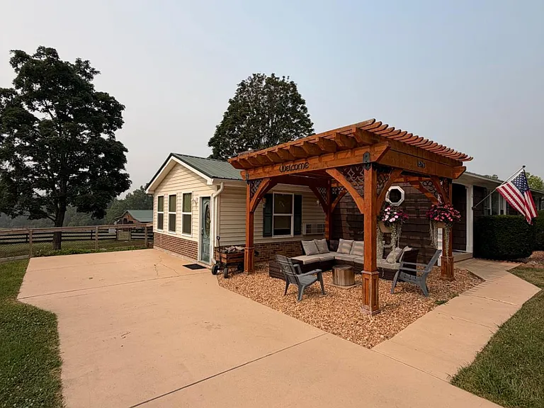 1579 Millner Rd — Photo 1