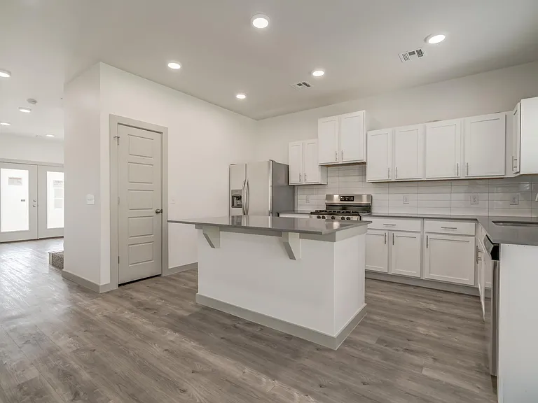 13513 Vinita Dr — Photo 6