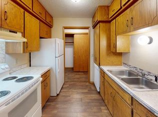 1027 N 12th St APT 12, Bismarck, ND 58501