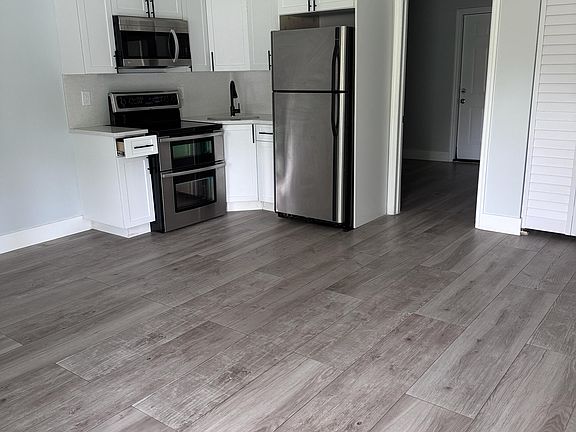 2nd image of 4642 Myrtle Ln #1