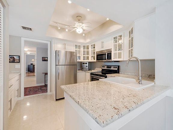 5th image of 1618 Twelve Oaks Way APT 203