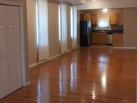 4th image of 2725 E Lehigh Ave APT 1