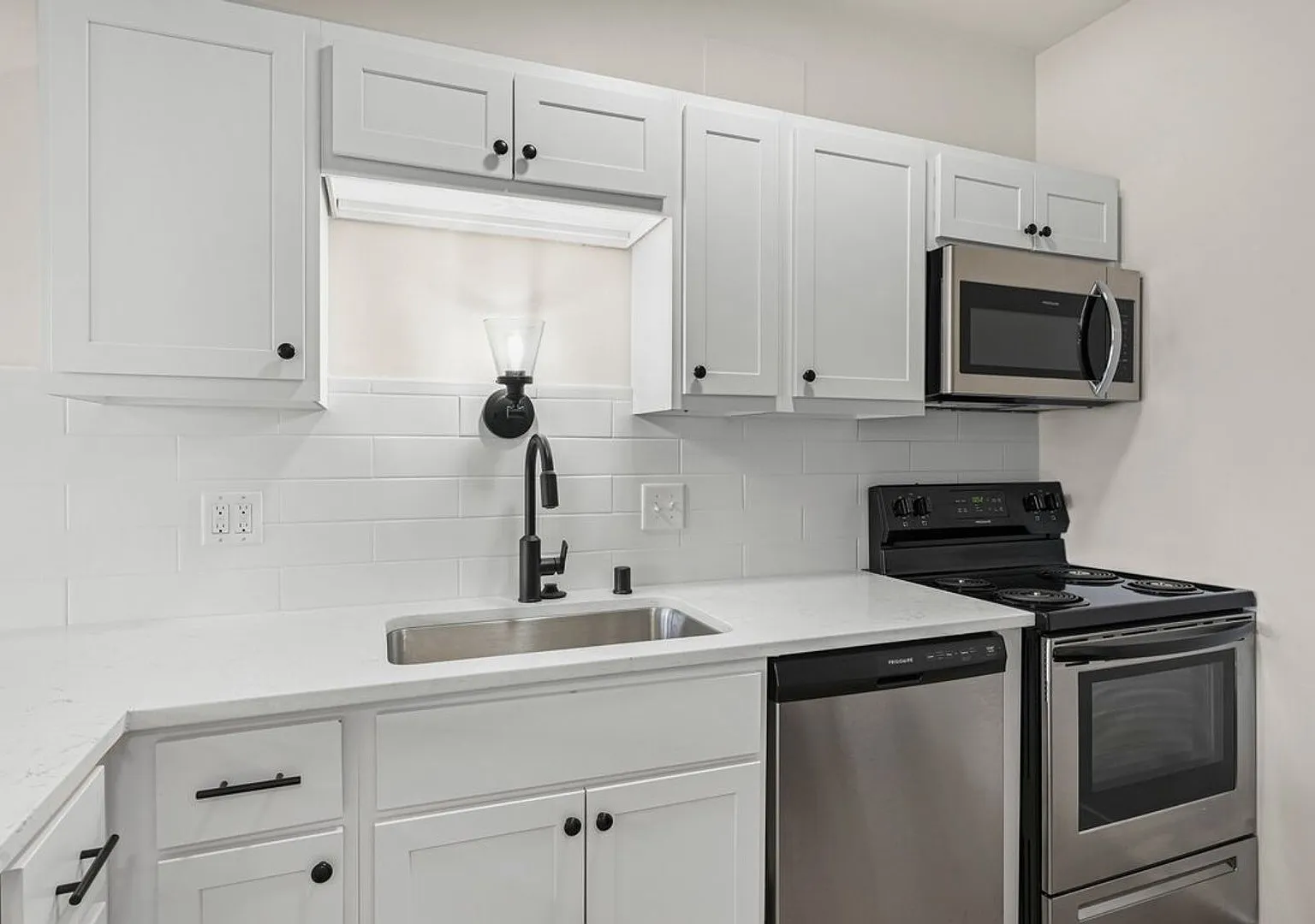 Lagoon Apartments — Photo 2