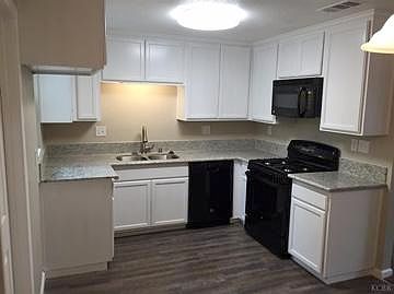 4th image of 1302 N Richmond Ave