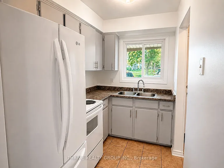 159 Toulon Cres — Photo 4