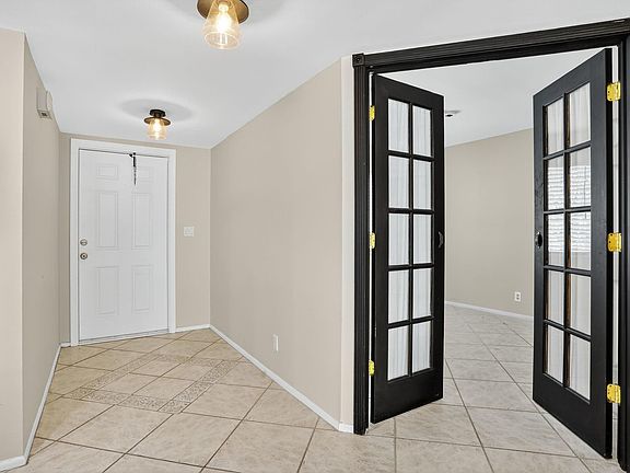 5th image of 3050 NE 16th Avenue #107