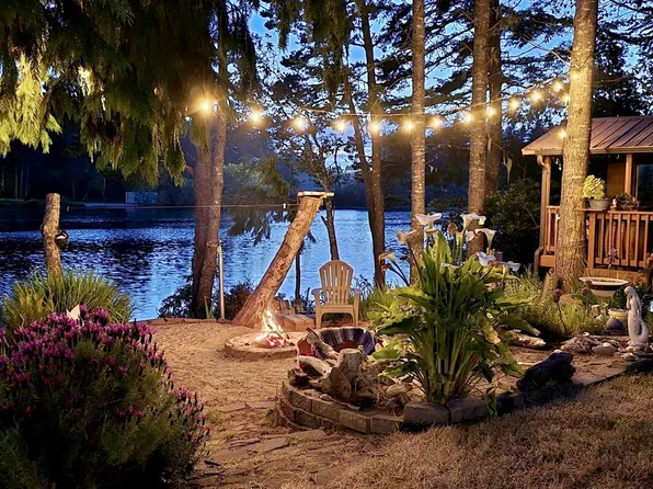 70132 Lakewood Rd, North Bend, OR 97459