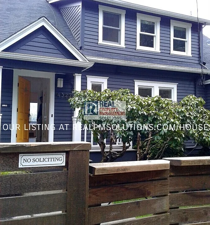 4322 SW Hamilton Ter #B