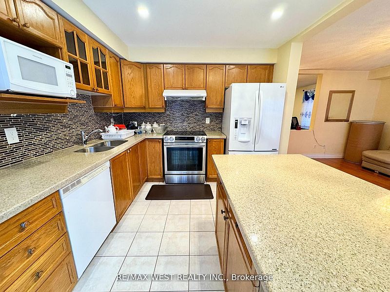 Brampton House for rent - 4 Bedrooms — photo 15