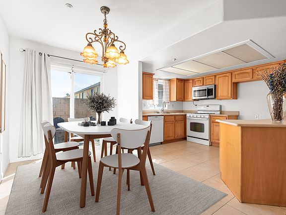 4th image of 535 W D St APT I