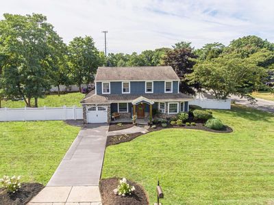 2 Apple Ct, Mount Sinai, NY, 11766