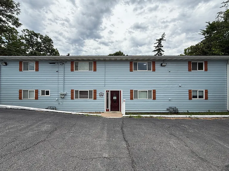 2 bed, 1.0 bath, $750 — Photo 8