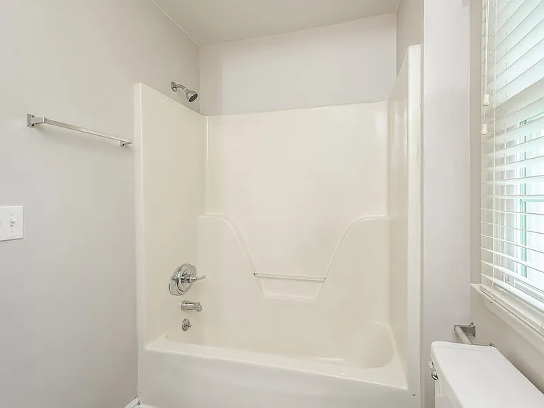 221 Guinevere Ct — Photo 17