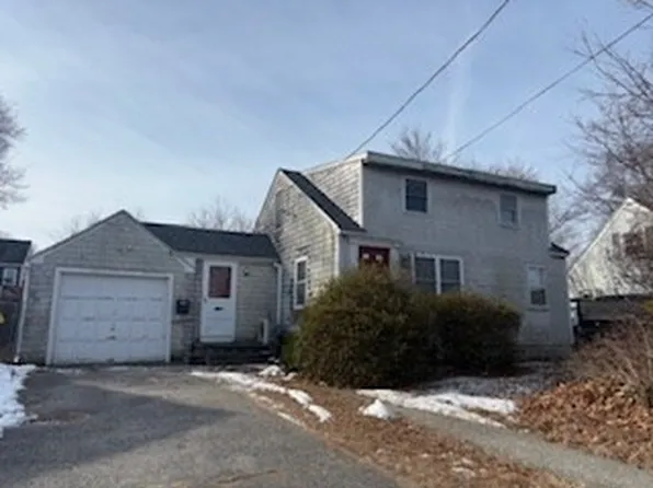 39 Colonial Ave, Tiverton, RI 02878
