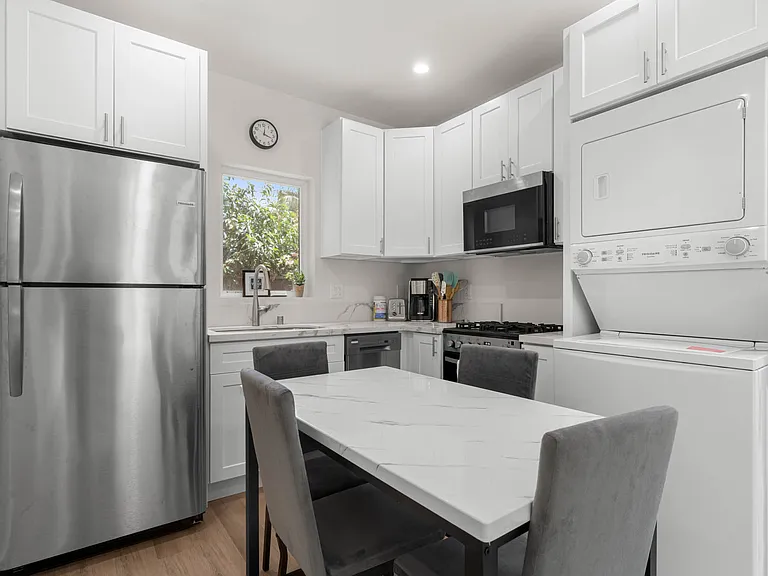 1535 S Ogden Dr — Photo 2