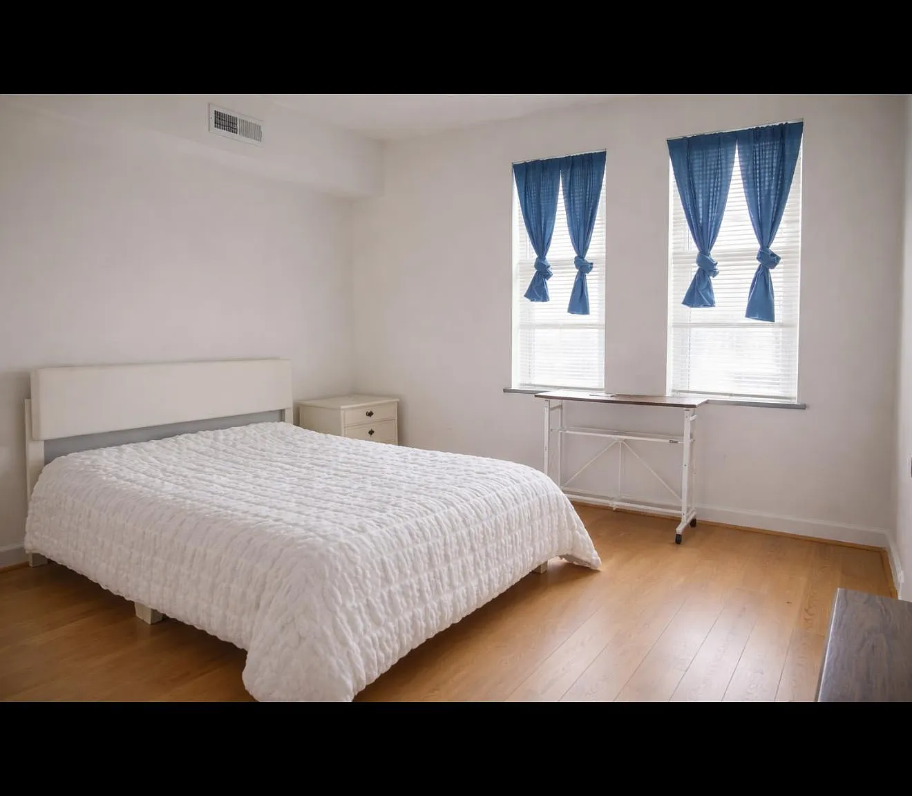 4 bed, 3.5 bath, 2100 sqft, $1,139 — Photo 2