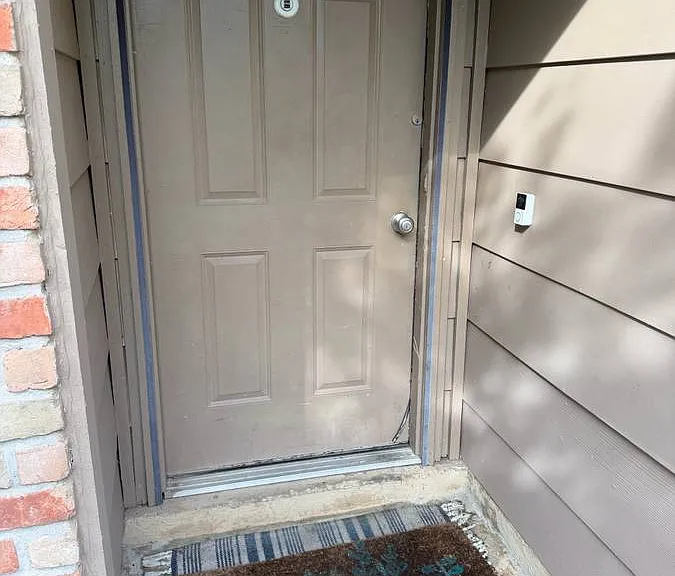 8306 Windy Creek Dr — Photo 2