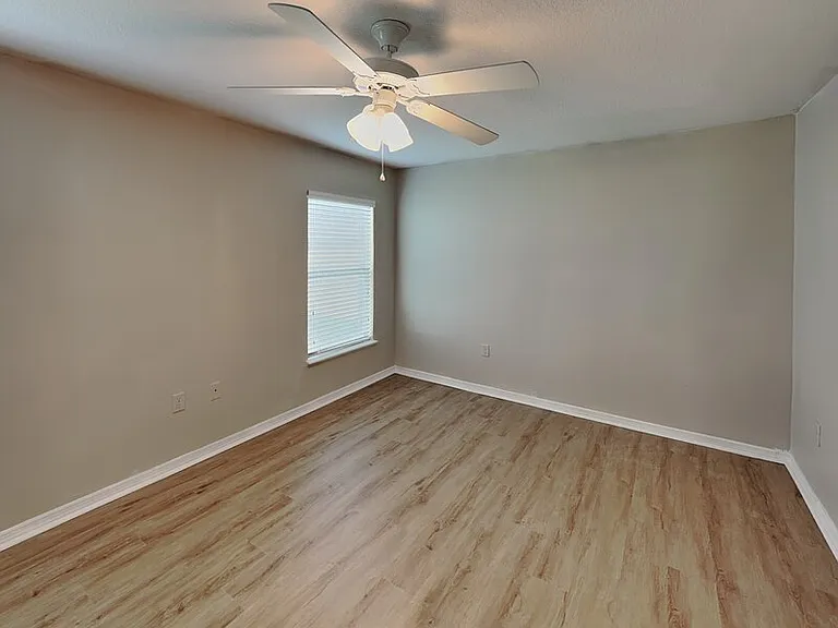 1043 Bethpage Rd — Photo 5