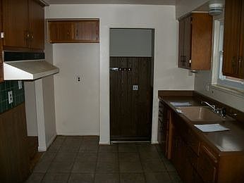 2nd image of 6109 N Waverly St