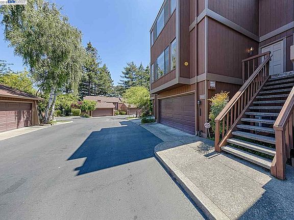 2nd image of 2211 Oak Creek Pl