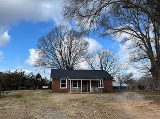 1706 W Georgia Rd, Woodruff, SC 29388