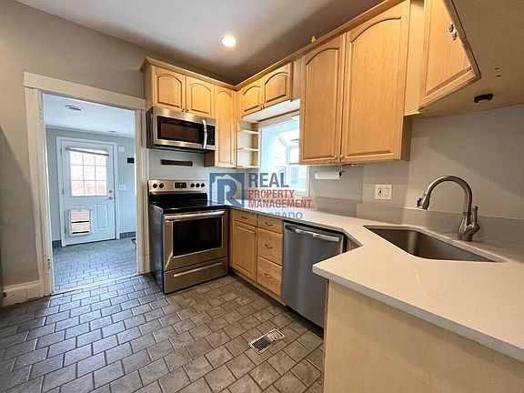 5th image of 3387 W 32nd Ave