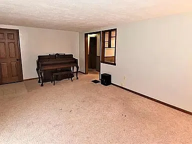 3 bed, 2302 sqft, $2,300 — Photo 3