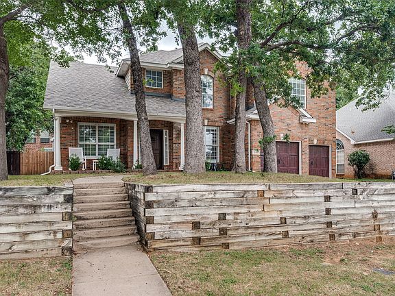 3rd image of 841 Forest Hollow Dr