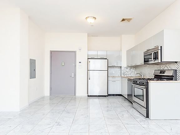 4th image of 37-34 29th St #3B