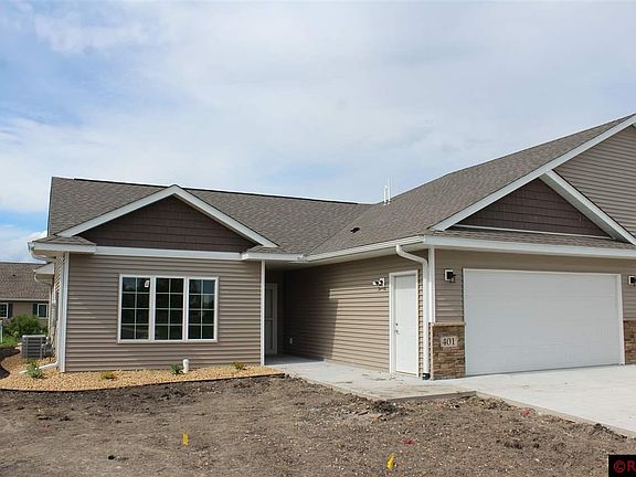 3rd image of 401 E Skylark Trl