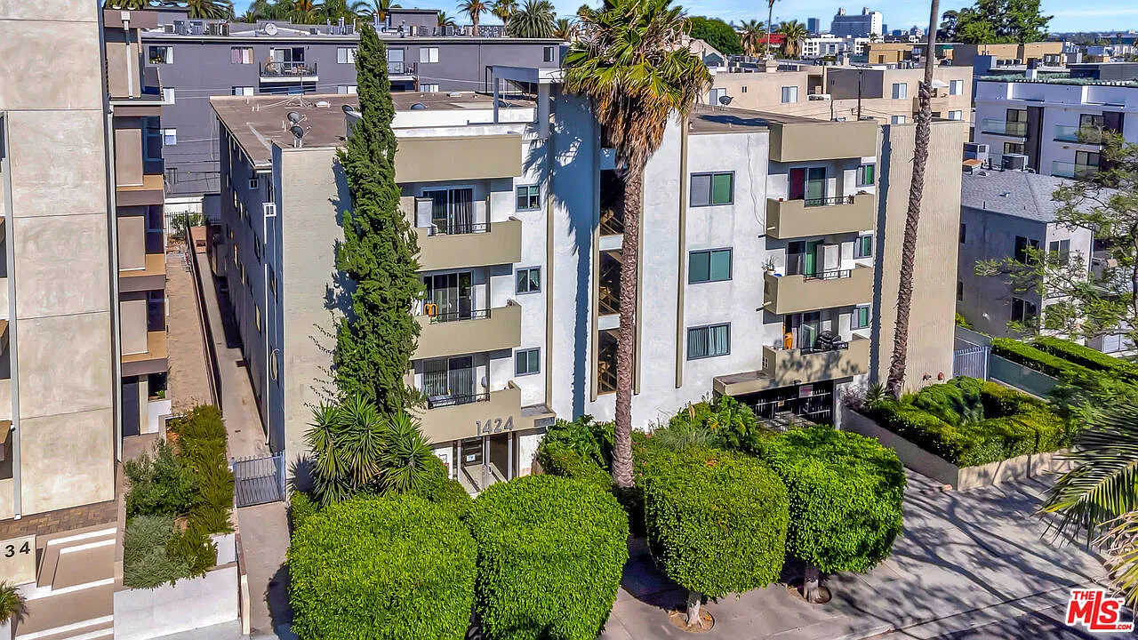 2 bed, 950 sqft, $2,895 — Photo 3