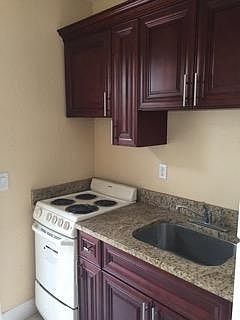 3rd image of 945 42nd Street E