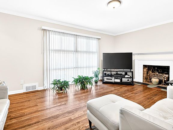 4th image of 106 Wellford Road