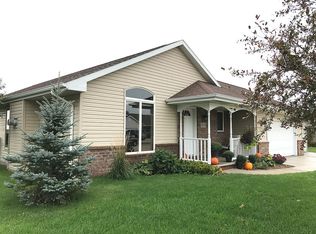 2071 White Wolf Ln, Kaukauna, WI 54130