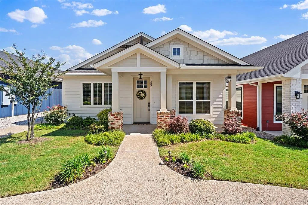 3 bed, 2.0 bath, 1339 sqft, $2,650 — Photo 1